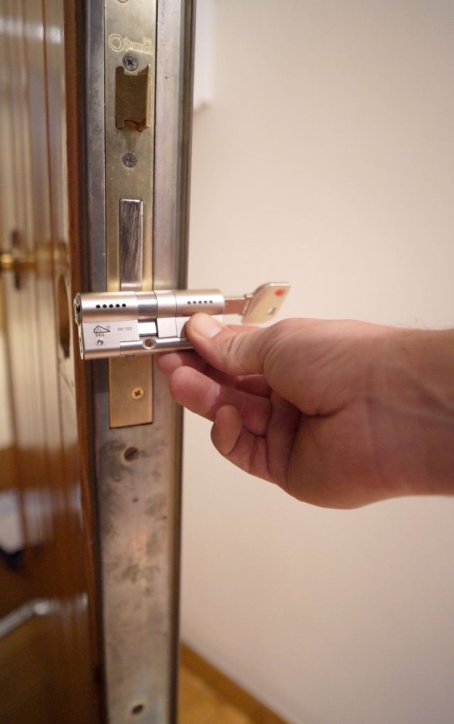 Intervención real en cerradura y puerta en Manresa y el Bages