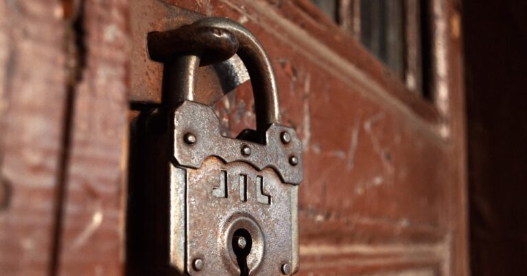 Cómo reforzar la puerta de casa 10 cosas que revisar en 2026